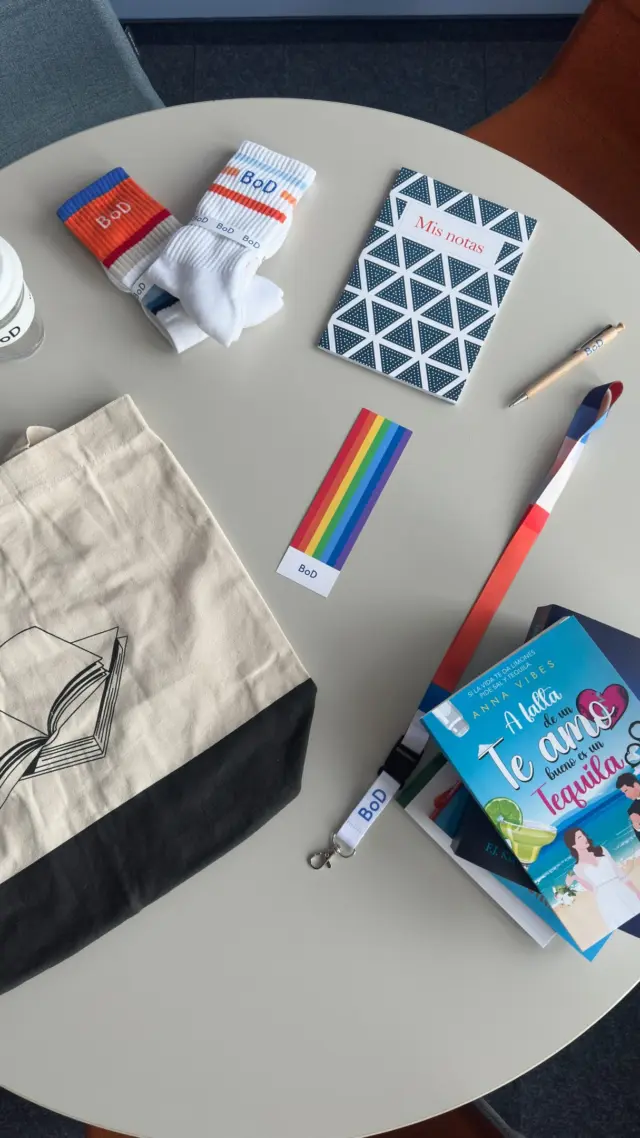 ⚽📚 ¡Llega el Sorteo de Verano BoD 2026!
Este año hemos decidido unir dos de nuestras pasiones: los libros y el fútbol.
Y como durante las próximas semanas estaremos pendientes del Mundial, hemos pensado...

SI LA ROJA GANA, TÚ GANAS 🇪🇸
@sefutbol 

Cuanto más lejos llegue España, más ganadores habrá:
🏆 España llega a Octavos → 1 ganador
🏆 España llega a Cuartos → 2 ganadores
🏆 España llega a Semifinales → 3 ganadores
🏆 España llega a la Final → 4 ganadores
🎁 ¿Qué sorteamos?
Cada ganador recibirá:
✨ 1 Kit de Autor BoD
➕ Además, un libro de nuestro catálogo BoD a elegir.

✅ ¿Cómo participar?
1️⃣ Síguenos en instagram @bodespana 
2️⃣ Menciona en comentarios a 2 amigos que también estén disfrutando del Mundial y los libros
3️⃣ Comparte esta publicación en tus stories y no olvides etiquetarnos

📅 Fecha de cierre
El sorteo permanecerá abierto hasta el final del Mundial.
📍 Anunciaremos a los ganadores cuando finalice la competición.

¡Ahora solo queda una pregunta!
👇 ¿Hasta dónde crees que llegará España?

#SorteoBoD #mundial2026 #laroja #sorteo #libros