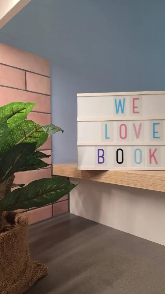 ¿Podemos decir que los libros son esa vitamina que nos ayuda a superarnos día a día?

Nosotras creemos que SI 😇

Escribir, publicar y promocionar un libro puede ser una tarea muy abrumadora. Sin embargo, también suele ser la energía que impulsa a seguir creando proyectos a muchos de nuestros autores y autoras que ven cada día su sueño hecho realidad. O mejor dicho "su sueño hecho libro" 📚

¿Recordáis el primer día que tuvisteis vuestro libro en las manos? 🥰

Os leemos ✨️

AUTOPUBLICACION | LIBROS | BOOKS | IMPRIMIR |PUBLICAR